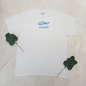 "Cruisin" Boat Print Crew Neck T-Shirt